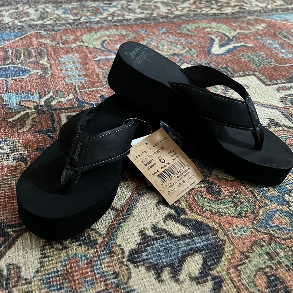 BNWT Reef Cushion Bounce Sandals